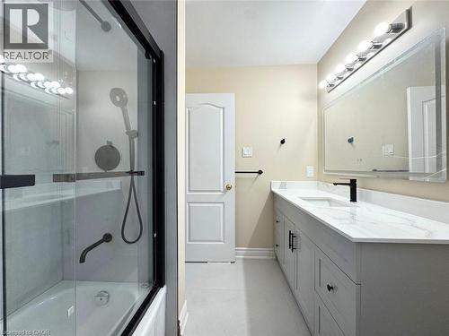 2218 Shadetree Avenue, Burlington, ON - Indoor Photo Showing Bathroom