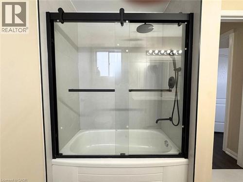 2218 Shadetree Avenue, Burlington, ON - Indoor Photo Showing Bathroom