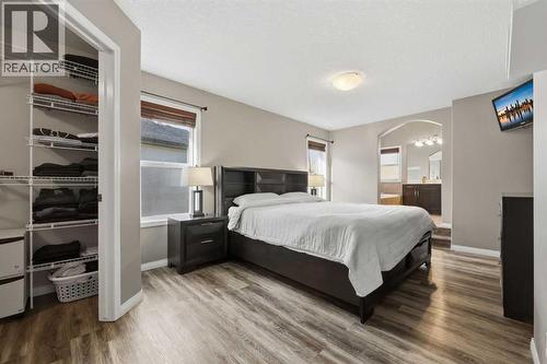 307 Valley Crest Court Nw, Calgary, AB - Indoor Photo Showing Bedroom
