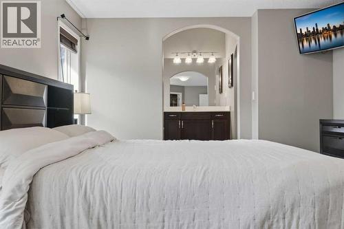 307 Valley Crest Court Nw, Calgary, AB - Indoor Photo Showing Bedroom