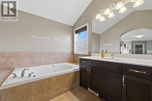 307 Valley Crest Court Nw, Calgary, AB - Indoor Photo Showing Bathroom
