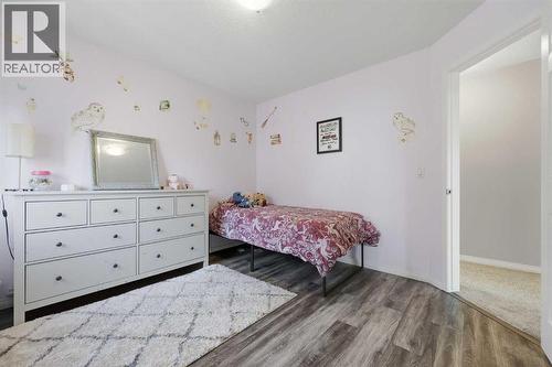 307 Valley Crest Court Nw, Calgary, AB - Indoor Photo Showing Bedroom