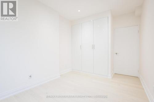 109 - 238 Doris Avenue, Toronto, ON - Indoor Photo Showing Other Room