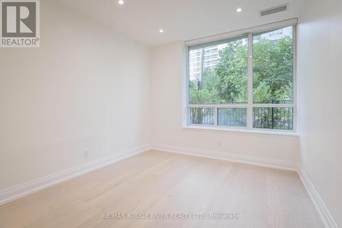 109 - 238 Doris Avenue, Toronto, ON - Indoor Photo Showing Other Room