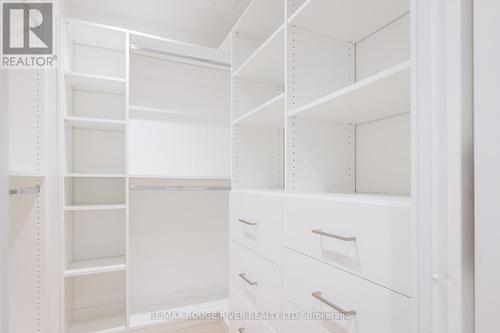 109 - 238 Doris Avenue, Toronto, ON - Indoor With Storage