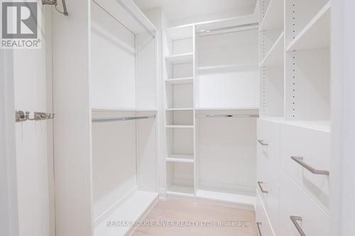 109 - 238 Doris Avenue, Toronto, ON - Indoor With Storage