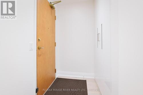 109 - 238 Doris Avenue, Toronto, ON - Indoor Photo Showing Other Room