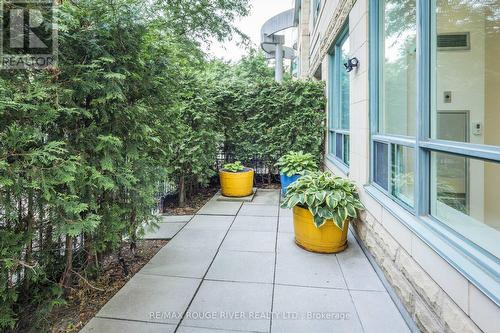 109 - 238 Doris Avenue, Toronto, ON - Outdoor