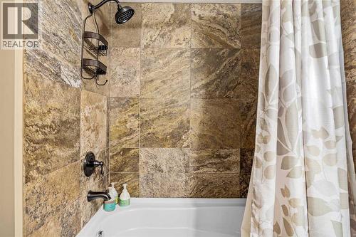 112, 379 Spring Creek Drive, Canmore, AB - Indoor Photo Showing Bathroom