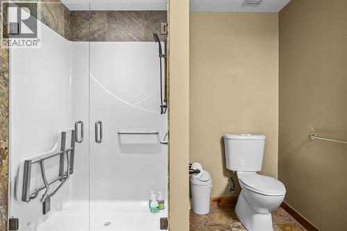 112, 379 Spring Creek Drive, Canmore, AB - Indoor Photo Showing Bathroom