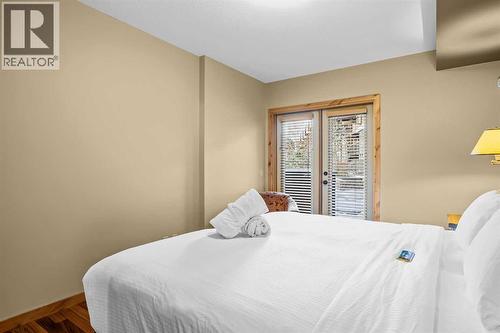 112, 379 Spring Creek Drive, Canmore, AB - Indoor Photo Showing Bedroom