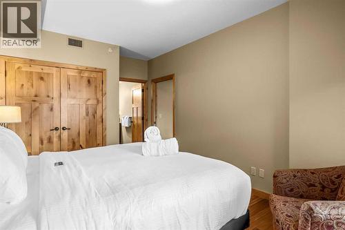 112, 379 Spring Creek Drive, Canmore, AB - Indoor Photo Showing Bedroom