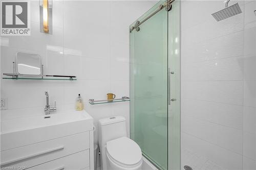 7 Foster Street, Hamilton, ON - Indoor Photo Showing Bathroom
