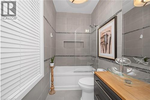 7 Foster Street, Hamilton, ON - Indoor Photo Showing Bathroom