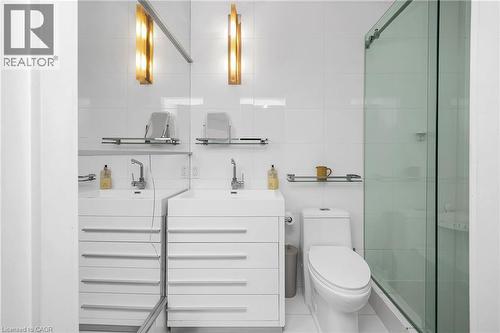 7 Foster Street, Hamilton, ON - Indoor Photo Showing Bathroom