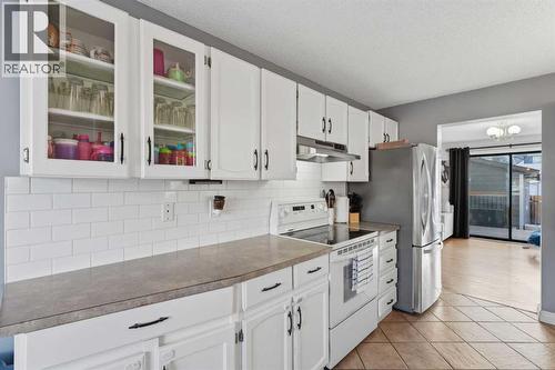 96 Abberfield Crescent Ne, Calgary, AB - Indoor Photo Showing Kitchen