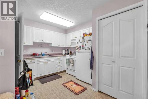 3340, 6818 Pinecliff Grove Ne, Calgary, AB - Indoor Photo Showing Kitchen
