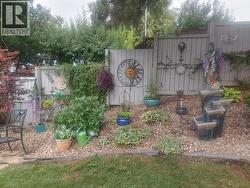 SUMMER PHOTO -  Yard & landscaping. - 