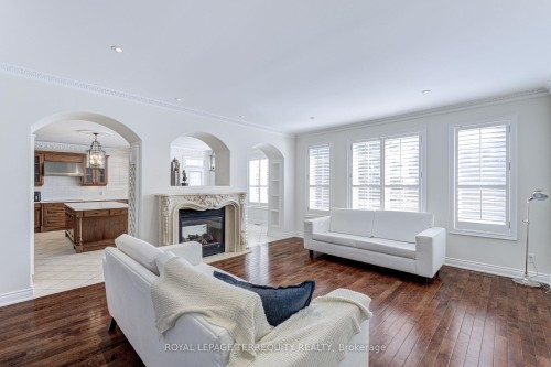819 Canyon Street, Mississauga, ON - Indoor Photo Showing Living Room With Fireplace