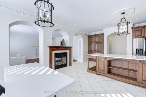 819 Canyon Street, Mississauga, ON - Indoor Photo Showing Dining Room With Fireplace