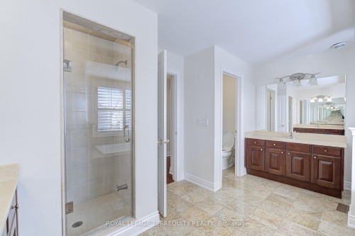 819 Canyon Street, Mississauga, ON - Indoor Photo Showing Bathroom
