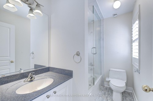 819 Canyon Street, Mississauga, ON - Indoor Photo Showing Bathroom