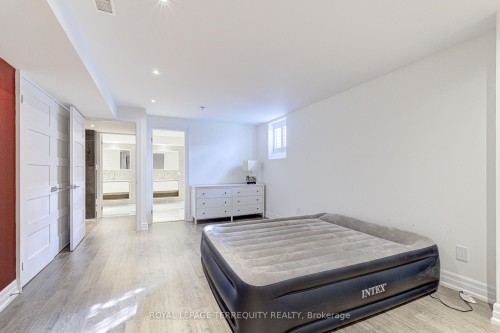 819 Canyon Street, Mississauga, ON - Indoor Photo Showing Bedroom
