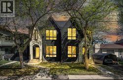 432 23 Avenue NW  Calgary, AB T2M 1S4