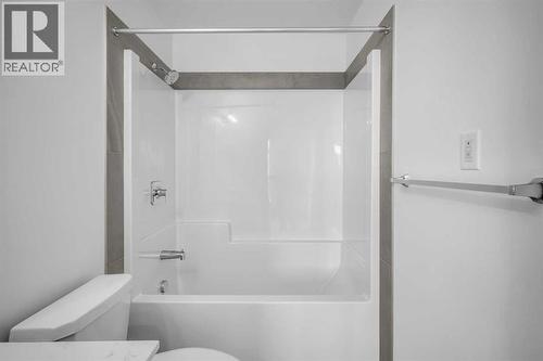 7209, 1802 Mahogany Boulevard, Calgary, AB - Indoor Photo Showing Bathroom