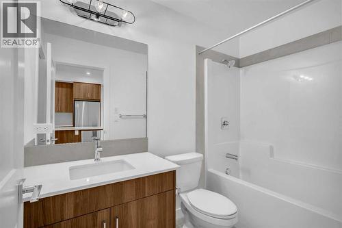 7209, 1802 Mahogany Boulevard, Calgary, AB - Indoor Photo Showing Bathroom
