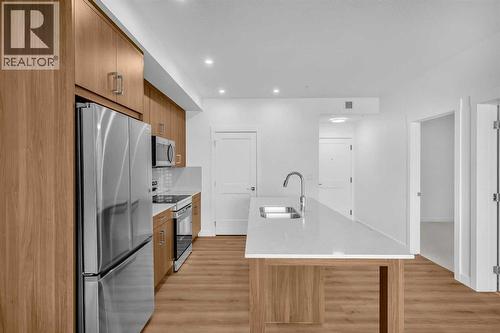 7209, 1802 Mahogany Boulevard, Calgary, AB - Indoor Photo Showing Kitchen With Double Sink With Upgraded Kitchen