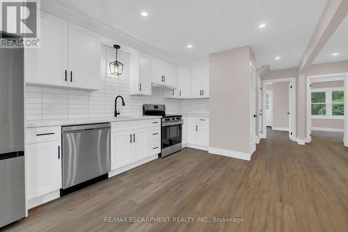 126 Auburn Avenue, Hamilton, ON - Indoor Photo Showing Kitchen With Upgraded Kitchen