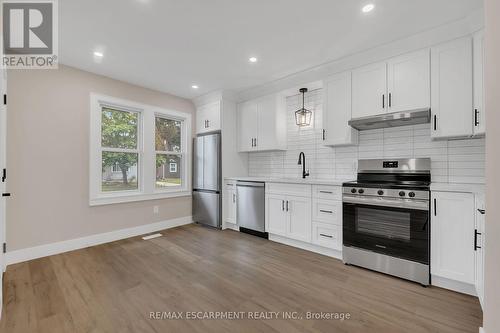 126 Auburn Avenue, Hamilton, ON - Indoor Photo Showing Kitchen