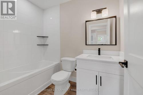 126 Auburn Avenue, Hamilton, ON - Indoor Photo Showing Bathroom