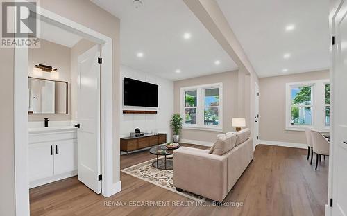 VIRTUALLY STAGED - 126 Auburn Avenue, Hamilton, ON - Indoor