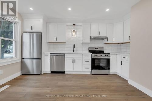 126 Auburn Avenue, Hamilton, ON - Indoor Photo Showing Kitchen With Upgraded Kitchen