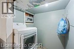 Laundry room with washer / dryer - 