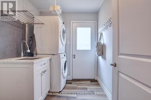 1019 Mesa Crescent, Mississauga, ON - Indoor Photo Showing Laundry Room