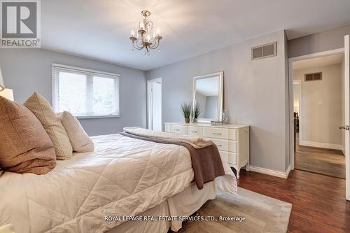 1019 Mesa Crescent, Mississauga, ON - Indoor Photo Showing Bedroom