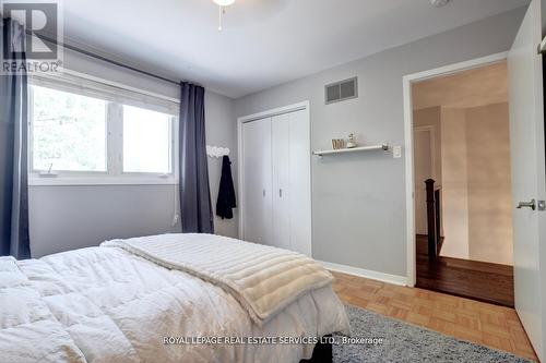 1019 Mesa Crescent, Mississauga, ON - Indoor Photo Showing Bedroom