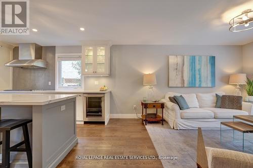 1019 Mesa Crescent, Mississauga, ON - Indoor Photo Showing Living Room