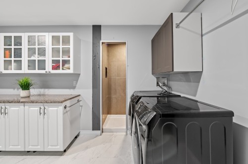Salle de bains - 55 Rue Du Soleil, Saint-Hippolyte, QC - Indoor Photo Showing Laundry Room
