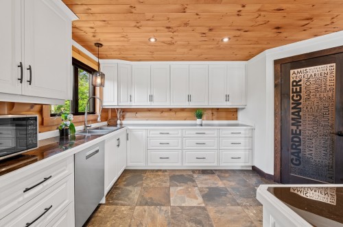 Cuisine - 55 Rue Du Soleil, Saint-Hippolyte, QC - Indoor Photo Showing Kitchen