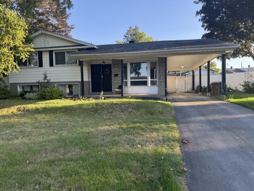 3308 Rue Flavie  Laval (Fabreville), QC H7P 1R5