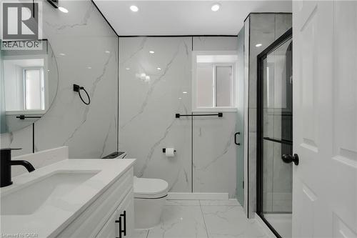 640 Langlaw Drive, Cambridge, ON - Indoor Photo Showing Bathroom