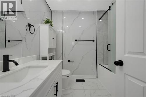 640 Langlaw Drive, Cambridge, ON - Indoor Photo Showing Bathroom