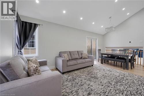 640 Langlaw Drive, Cambridge, ON - Indoor Photo Showing Living Room