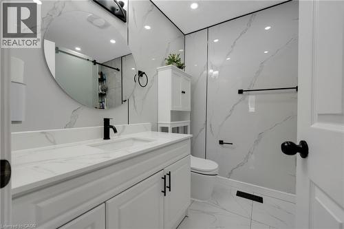 640 Langlaw Drive, Cambridge, ON - Indoor Photo Showing Bathroom
