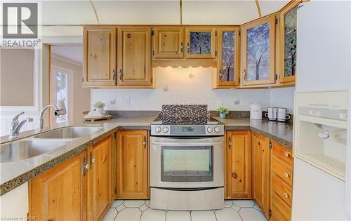21 Sandcliffe Place, Waterloo, ON - Indoor Photo Showing Kitchen With Double Sink