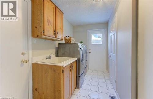 21 Sandcliffe Place, Waterloo, ON - Indoor Photo Showing Laundry Room